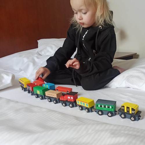 Lastele mõeldud puidust mängurong