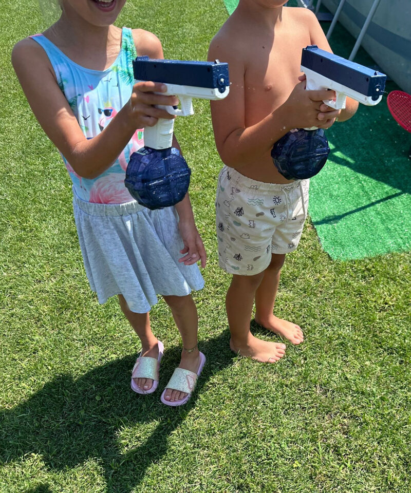 Veepüstol kahe veemahutiga