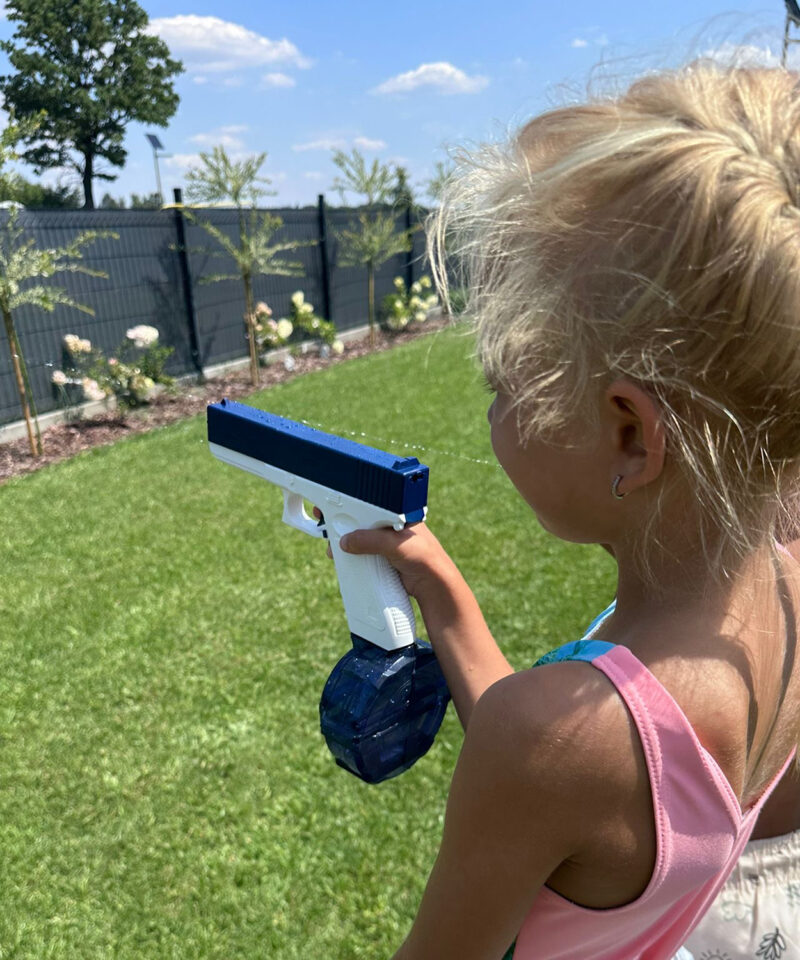 Veepüstol kahe veemahutiga