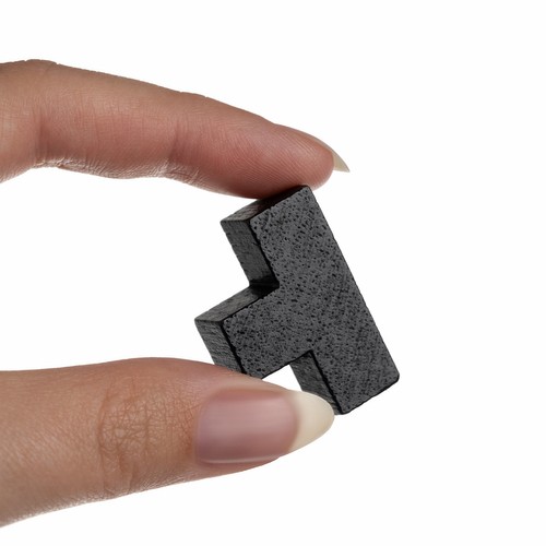 Puidust mõistatusmängu detailid lähivaates