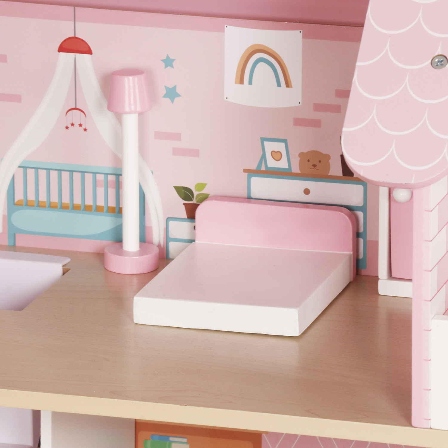 Kolmekorruseline nukumaja rõduga