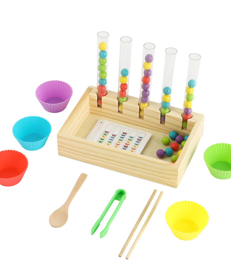 Puidust mänguasi koos kaartide ja klotsidega