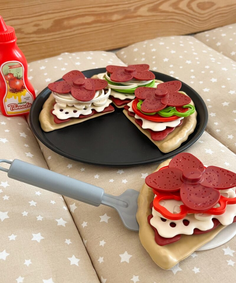 Pitsakomplekt koos liikuvate osadega