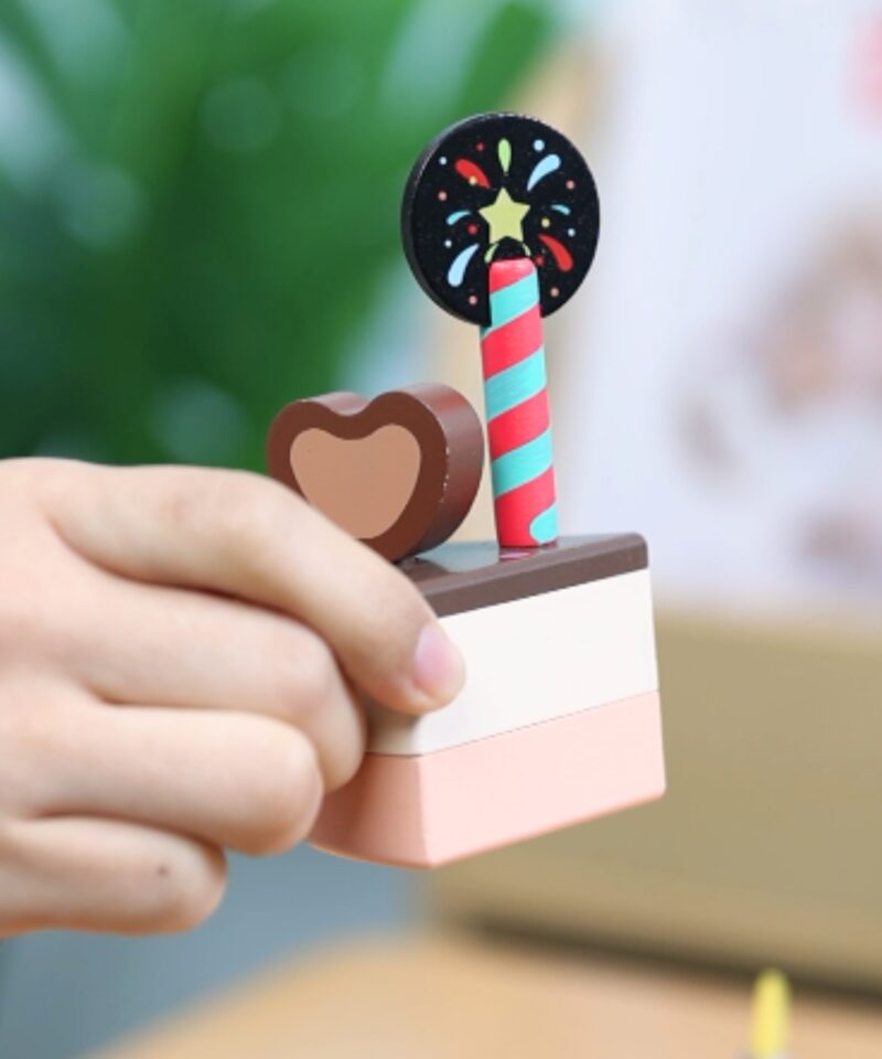 Lastele mõeldud puidust rollimäng