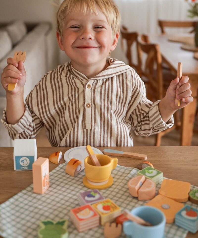 Puidust piknikukomplekt realistlike toiduainetega