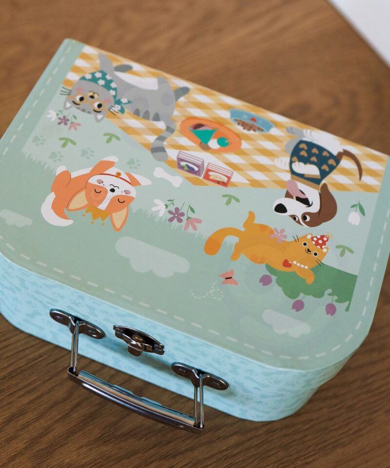 Puidust puuviljad ja küpsised mänguks