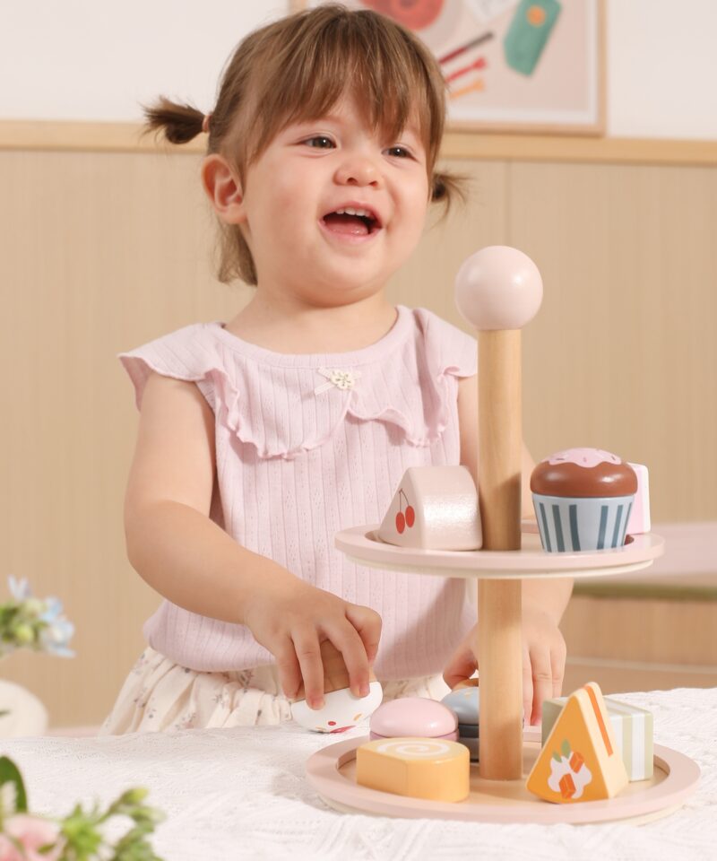 Värvilised küpsised ja koogitükid