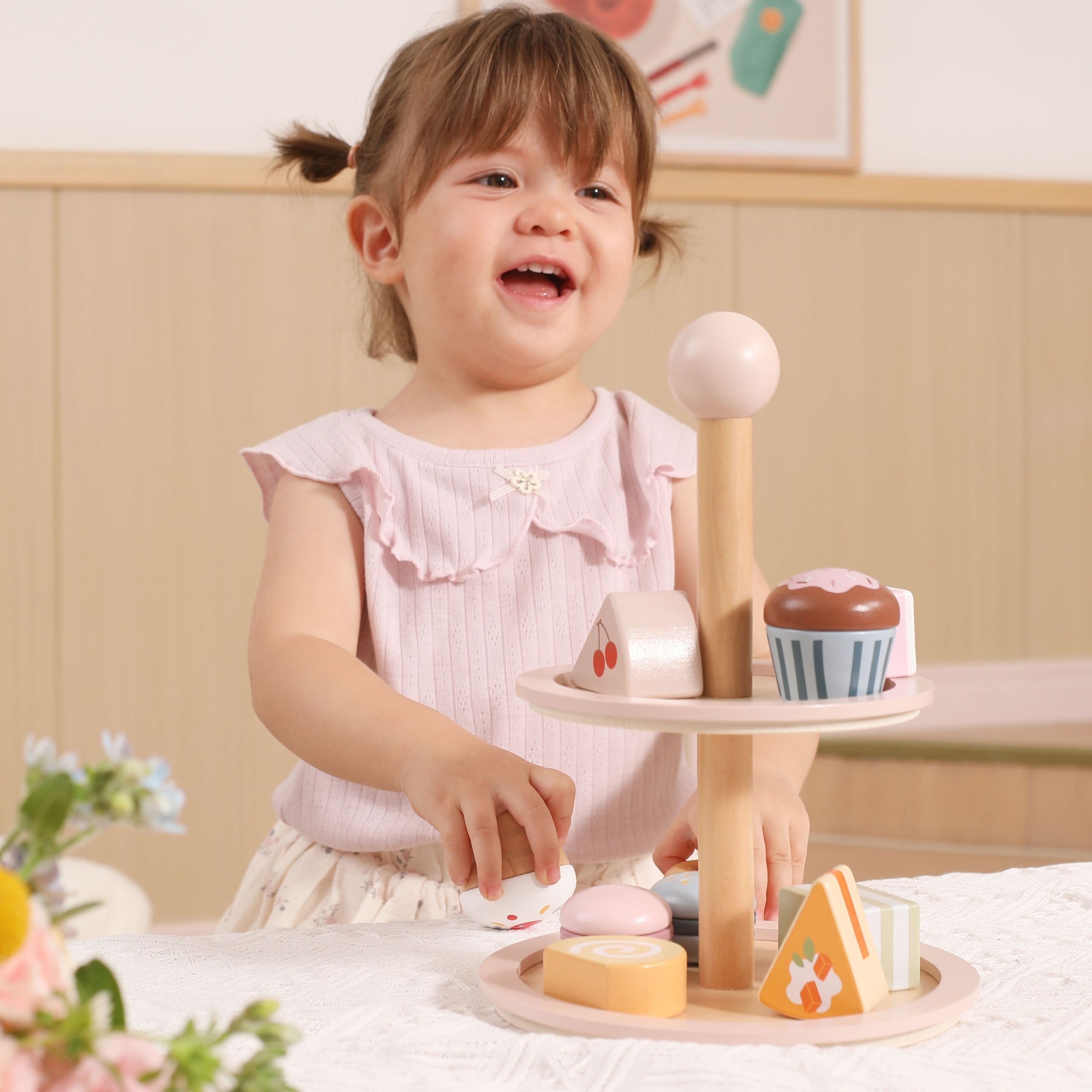 Värvilised küpsised ja koogitükid