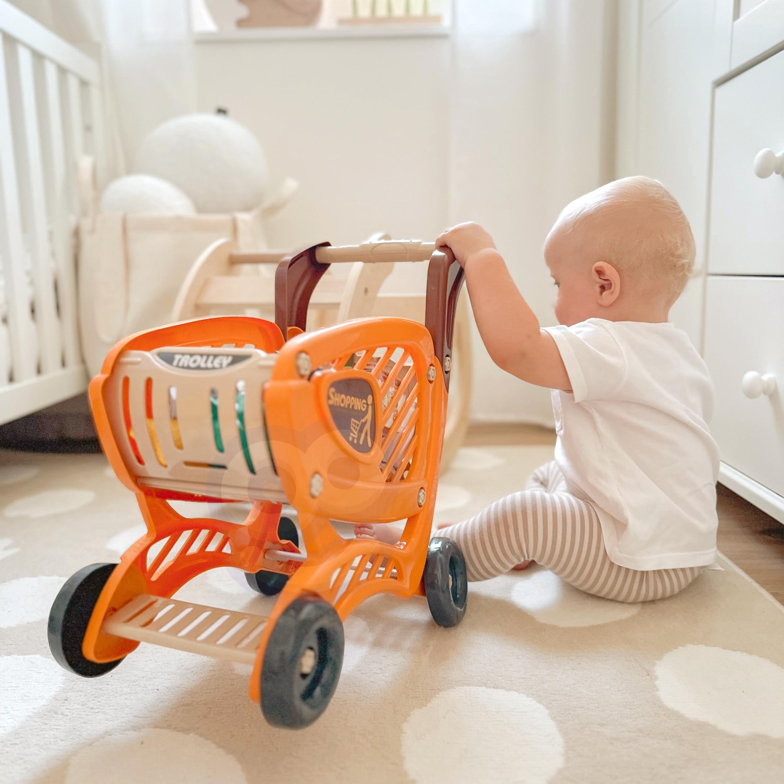 Ostukorv lastele mängimiseks