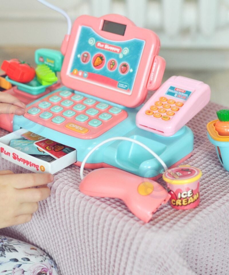 Laste mängukassa koos mängurahaga