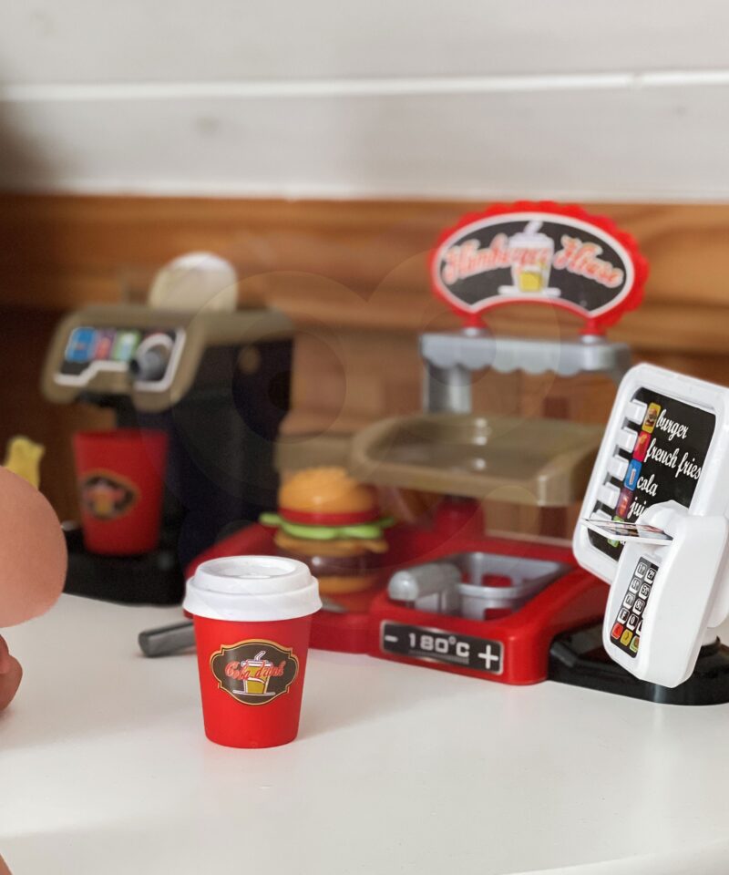 Interaktiivne mängukogemus kiirtoiduga