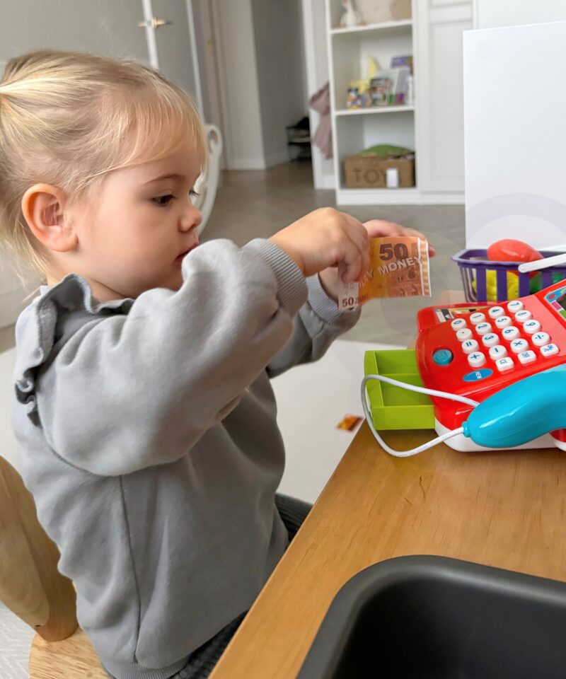 Laste kassaaparaat helide ja valgusega