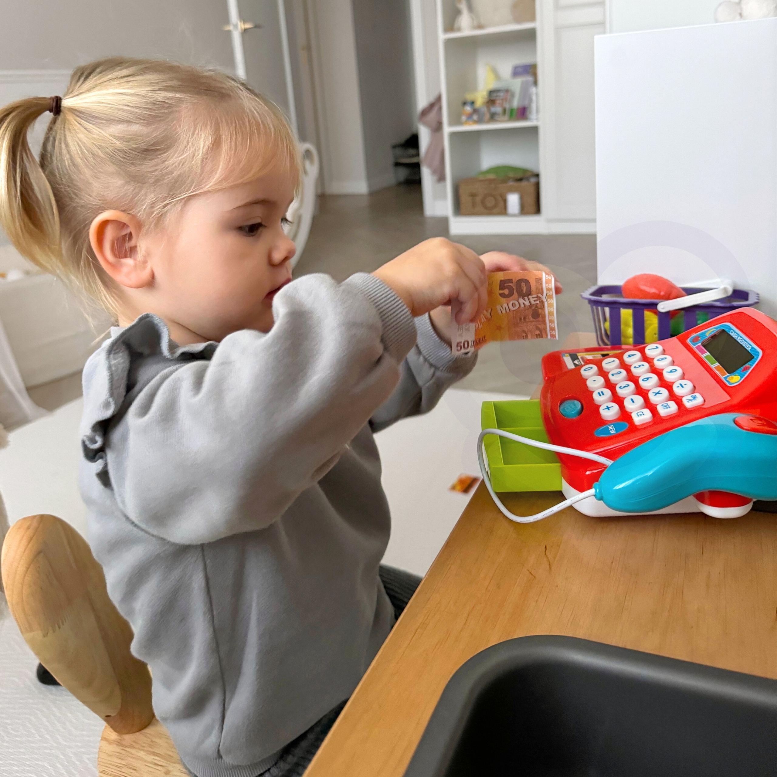 Laste kassaaparaat helide ja valgusega