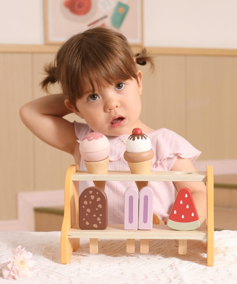 Loovust arendav jäätisekomplekt