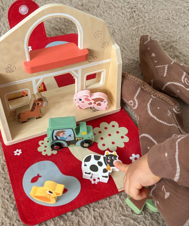 Farmikomplekt koos loomade figuuridega