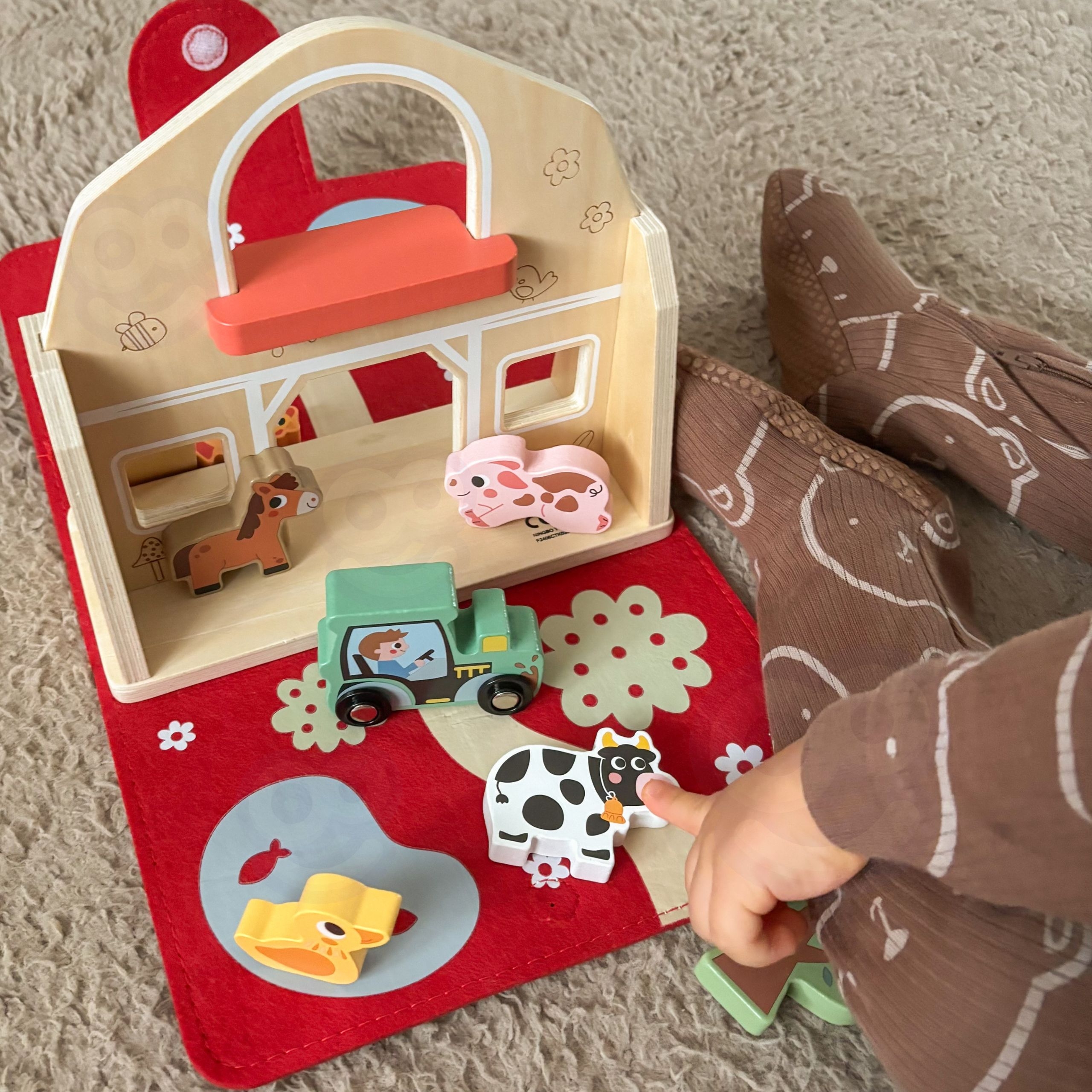 Farmikomplekt koos loomade figuuridega