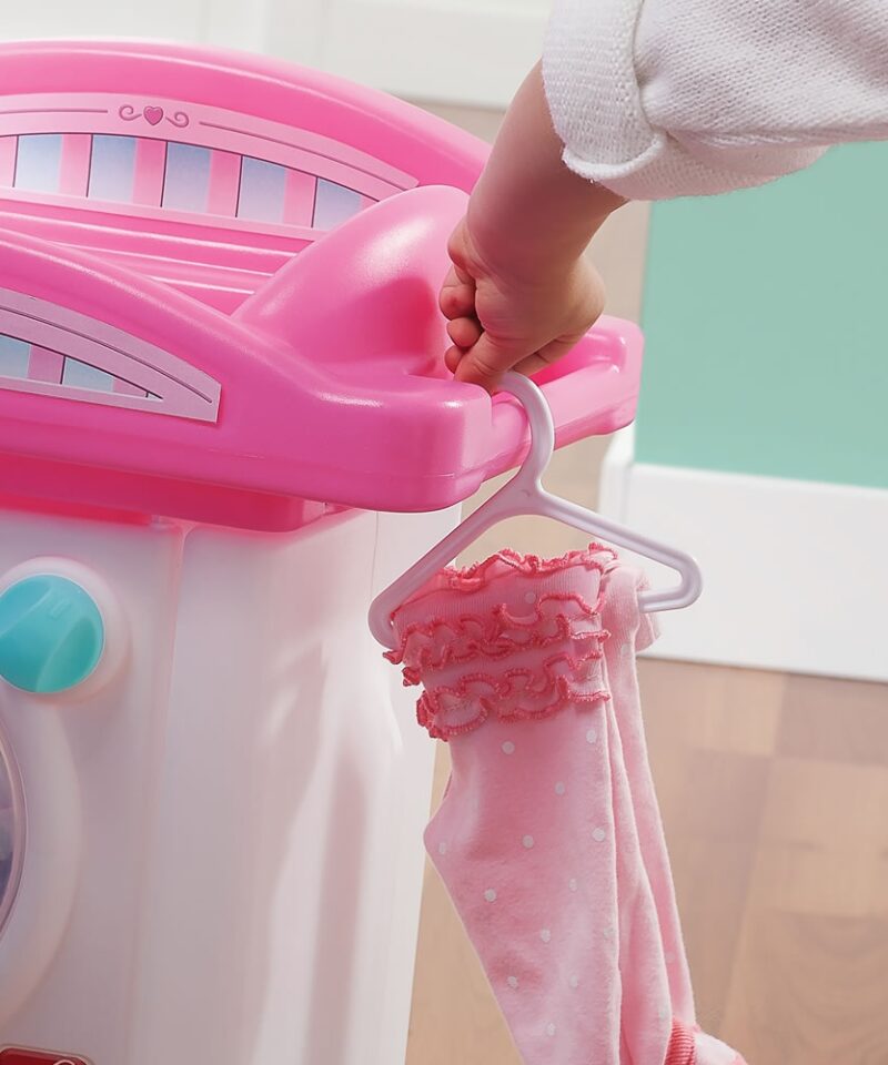 Pöörleva karusselliga mängunurk lastele