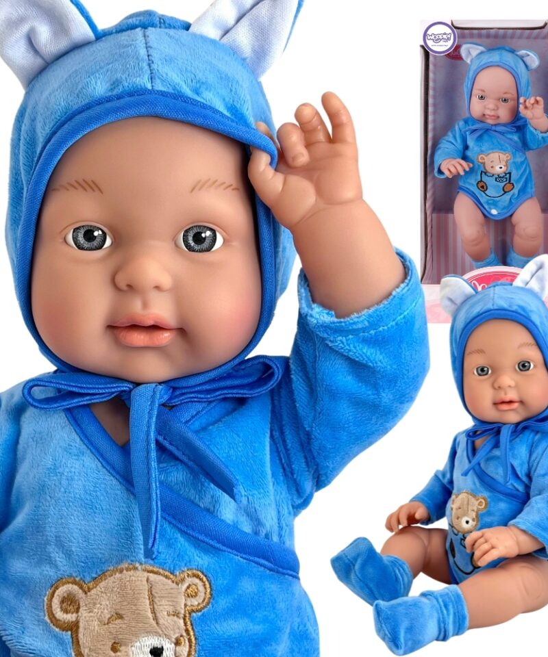 Armas beebinukk karukostüümis istumas