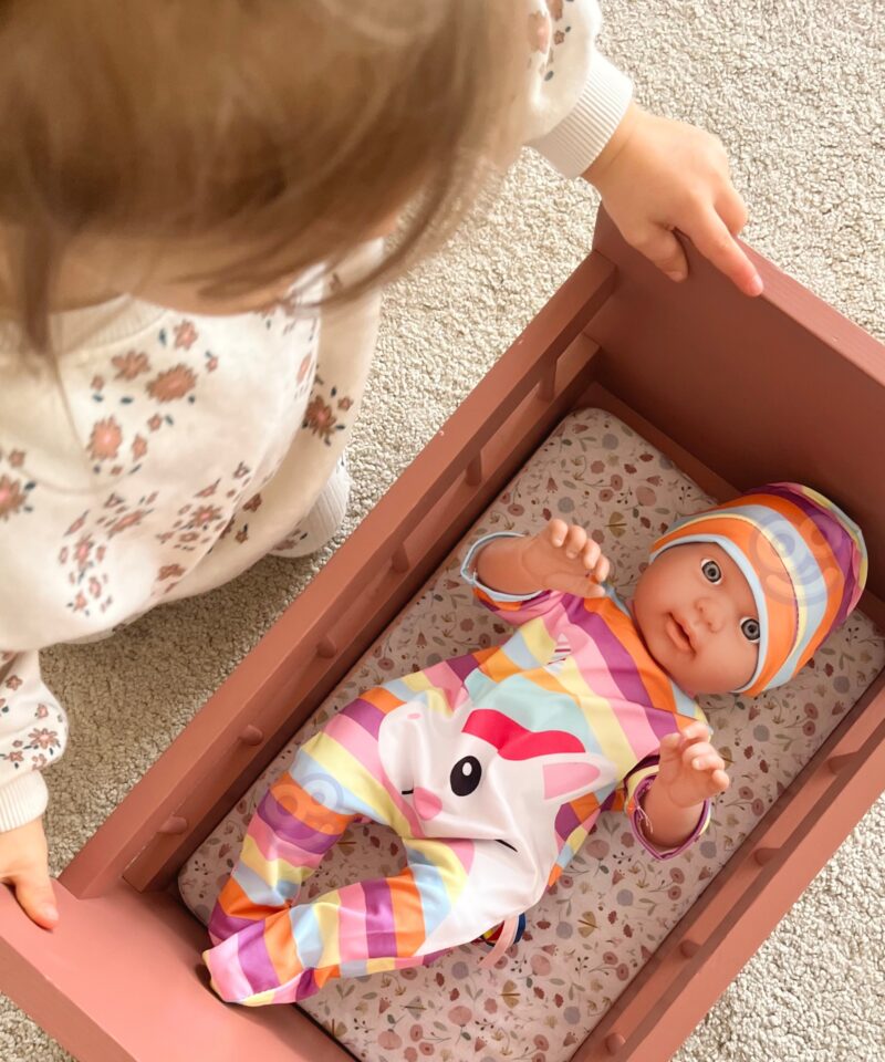 Praktiline riidepuu nukuriietele