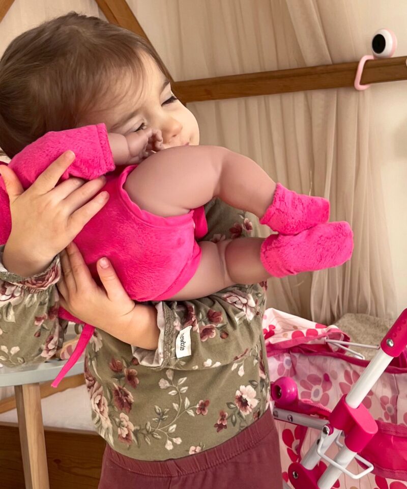 Mängurõõmu pakkuv beebinukk