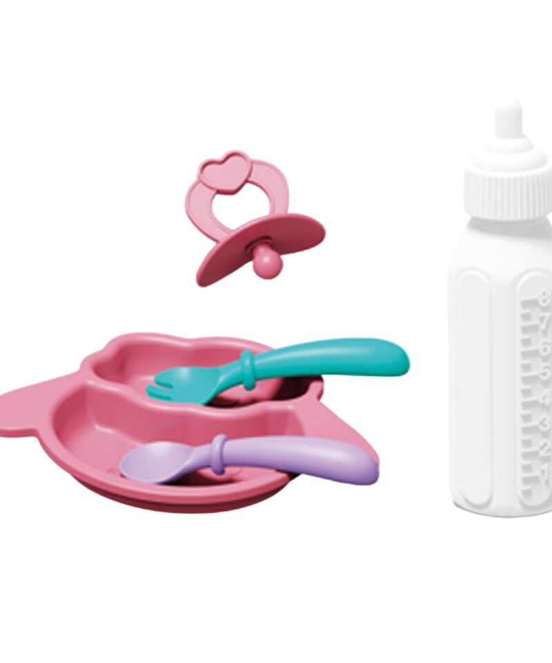 Laps mängimas beebinukuga jalutuskärus