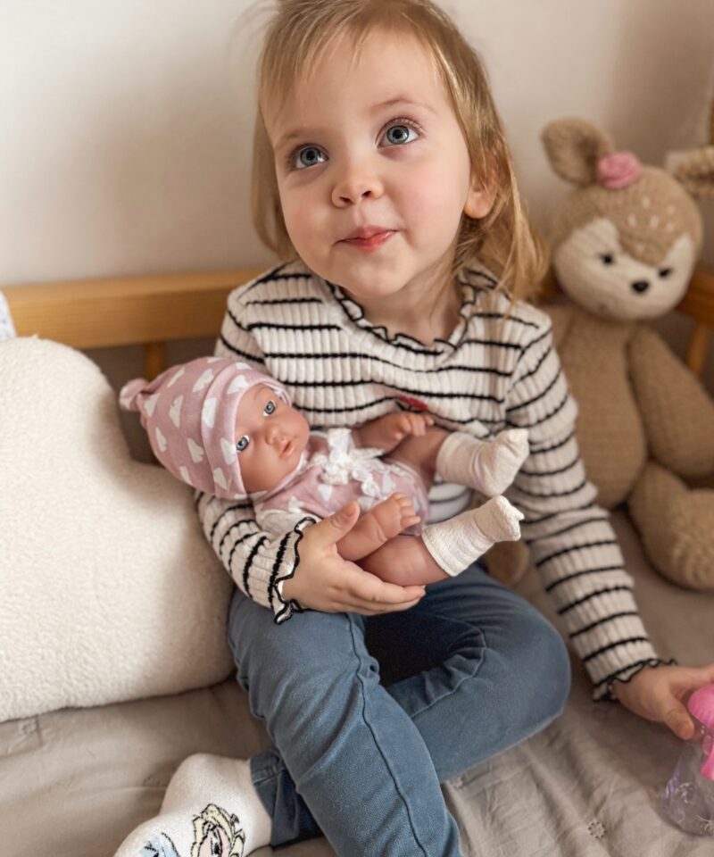 Nukk koos roosa pudeliga