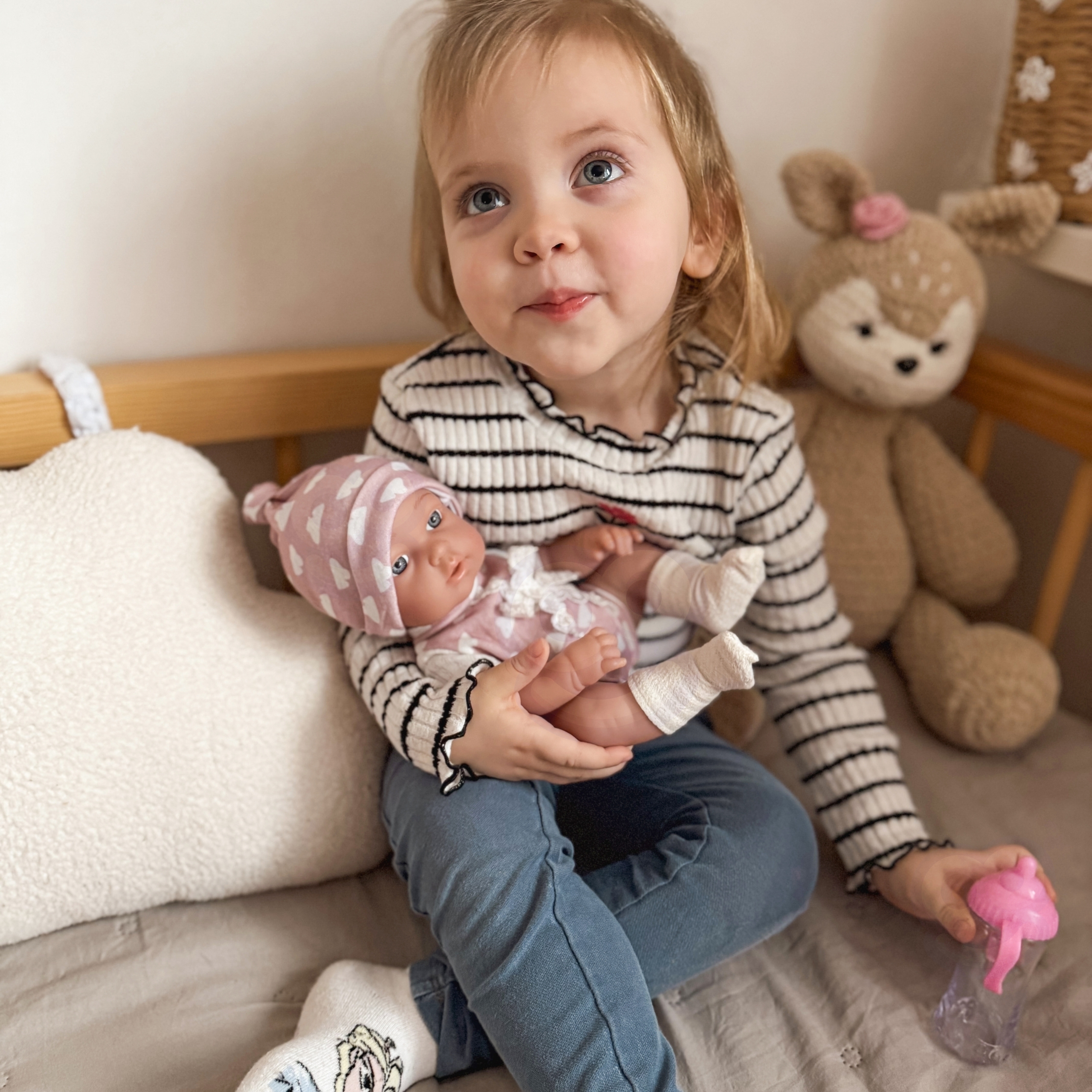 Nukk koos roosa pudeliga