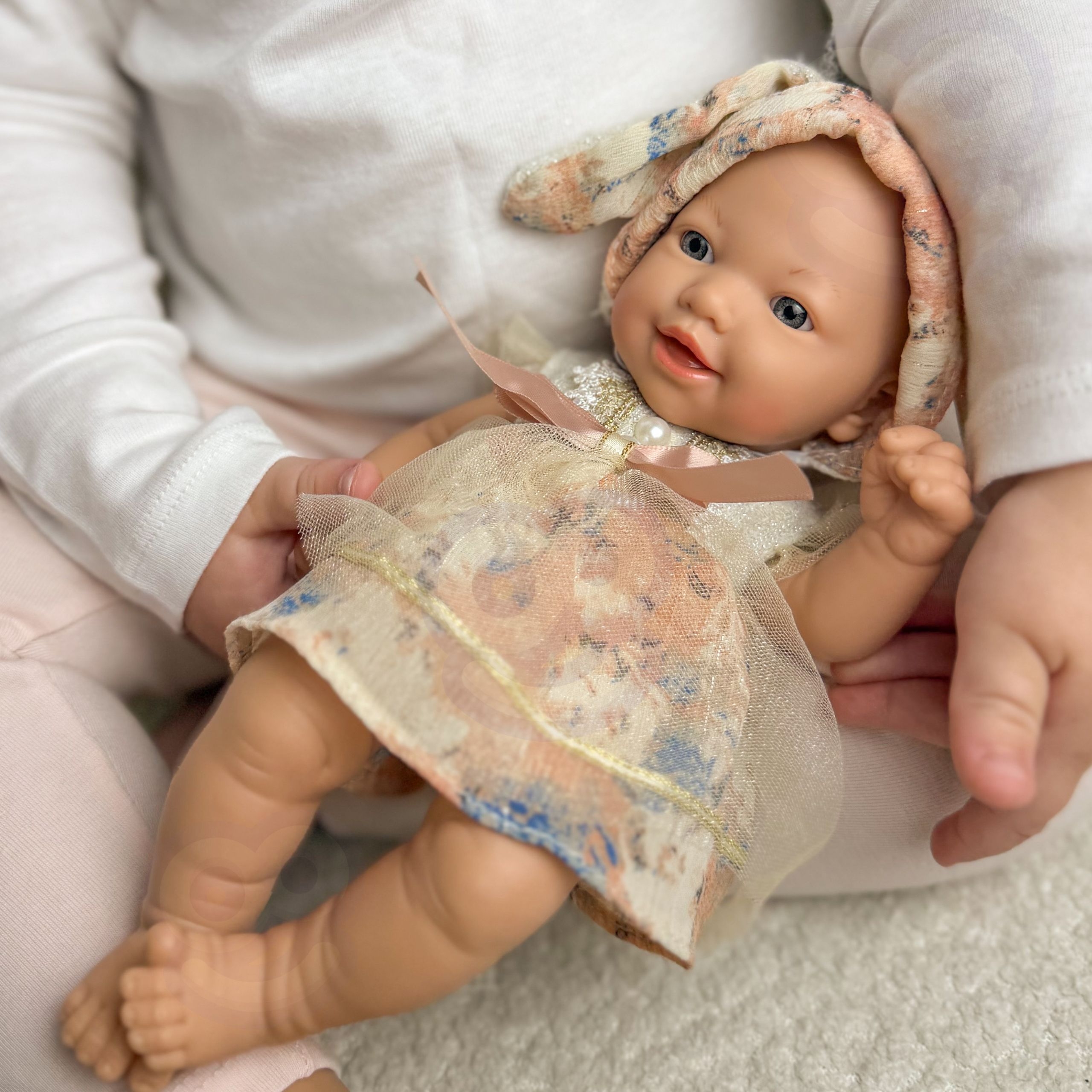 Naeratava näoga vintage beebinukk