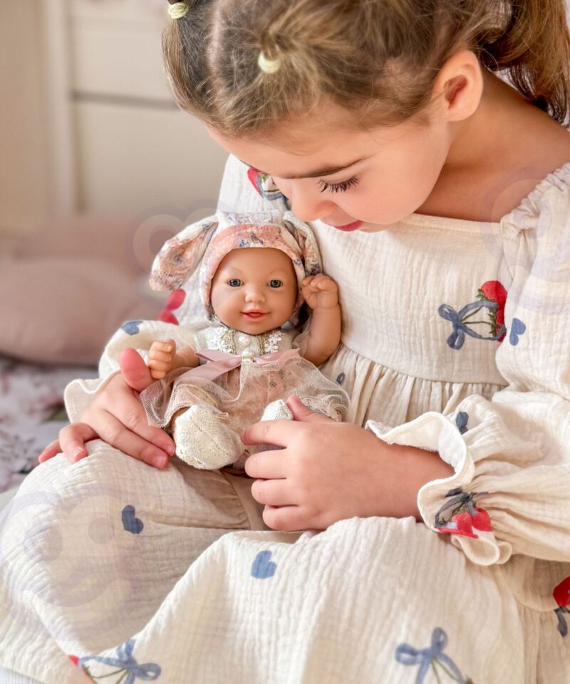 Pehme müts pikkade jänesekõrvadega