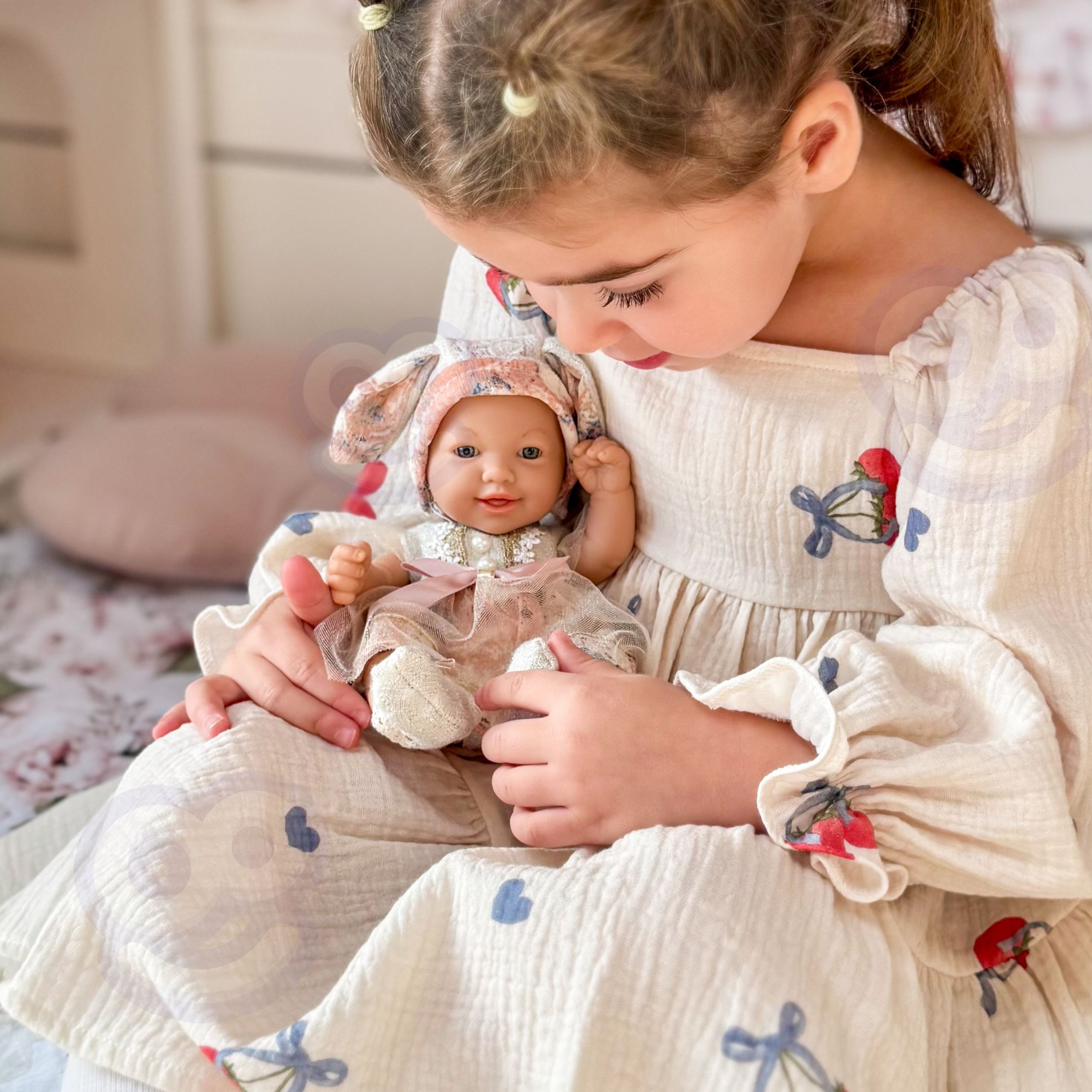 Pehme müts pikkade jänesekõrvadega