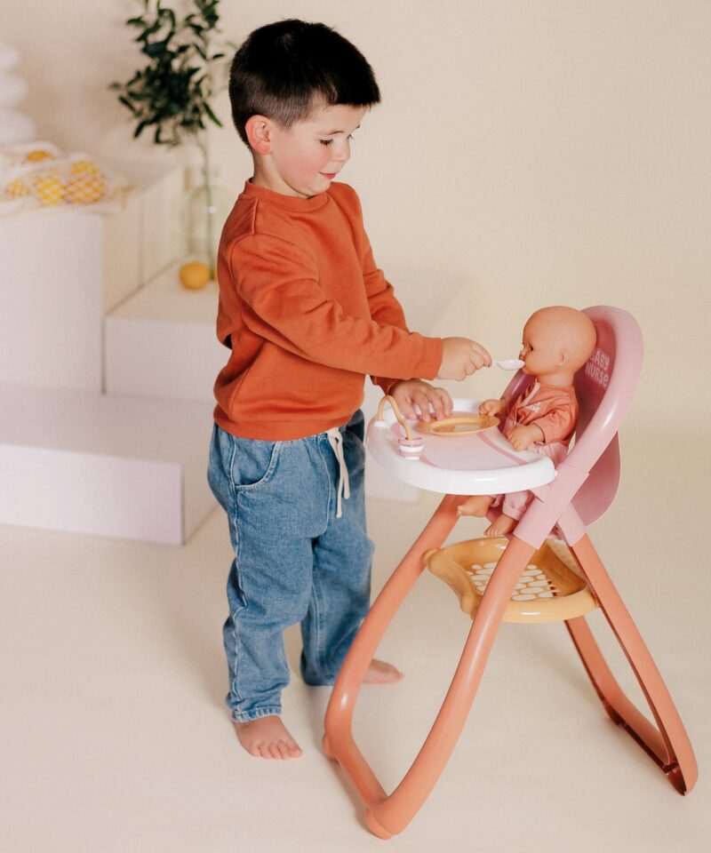 Nukutoidu söögitool kaasaegse disainiga