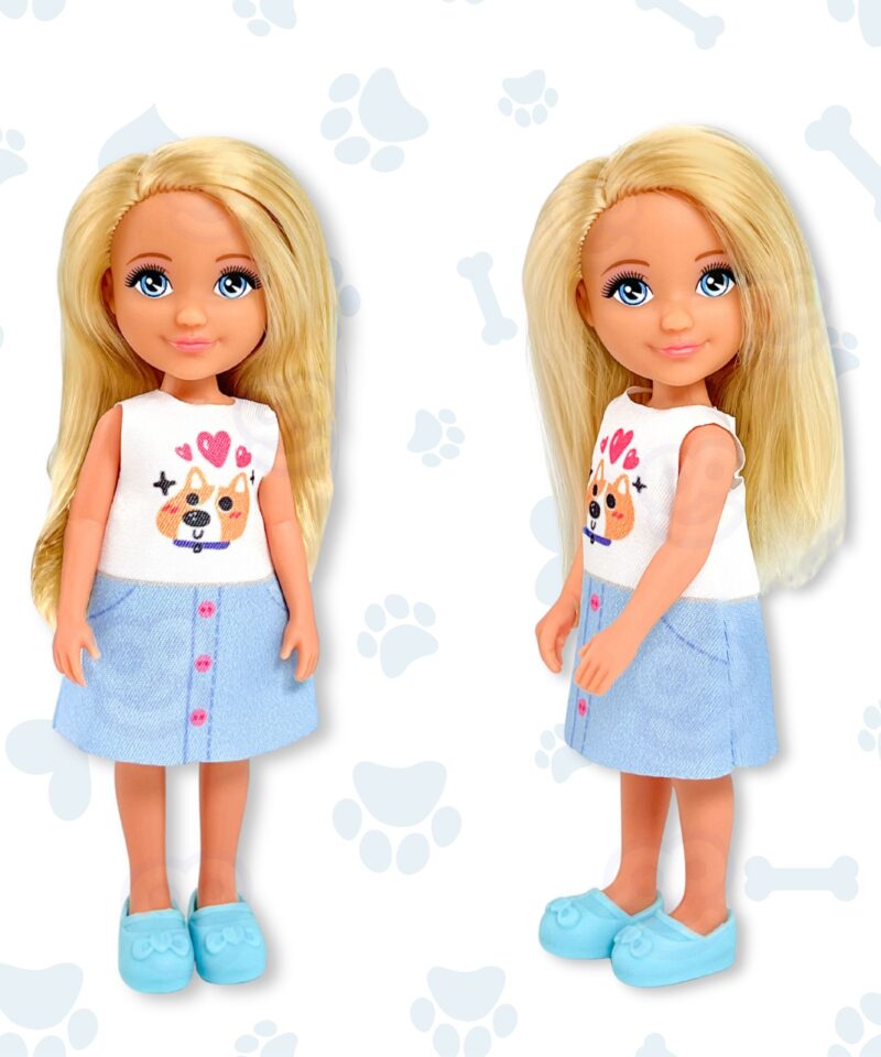 Lapsed mängivad nukuga ja koeraga õues