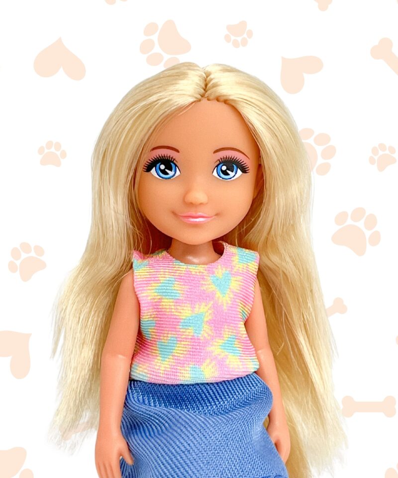 Nukuke moodsas kostüümis