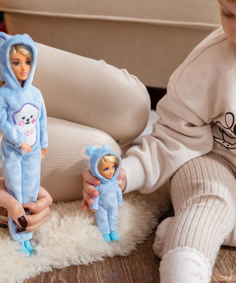 Suur ja väike nukk koos