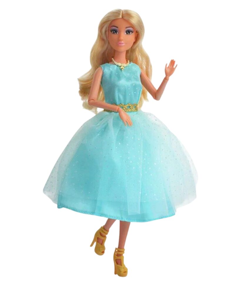 Nukk koos kaelakee ja kõrvarõngastega