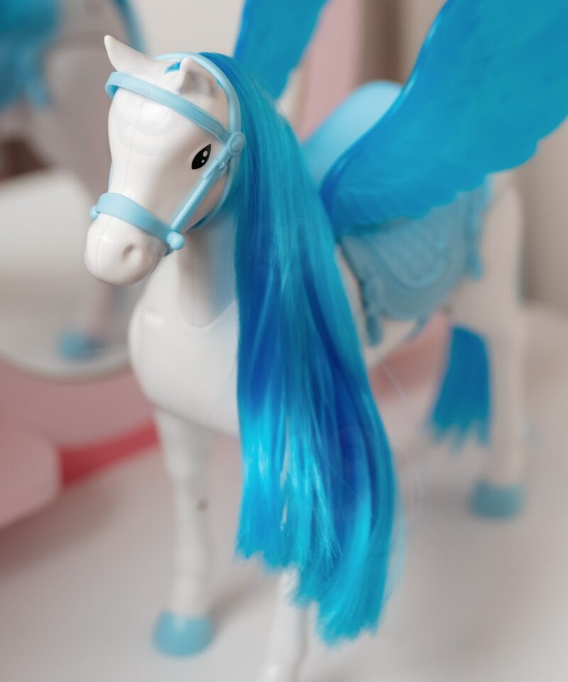 Maagiline Pegasus sinise laka ja tiibadega