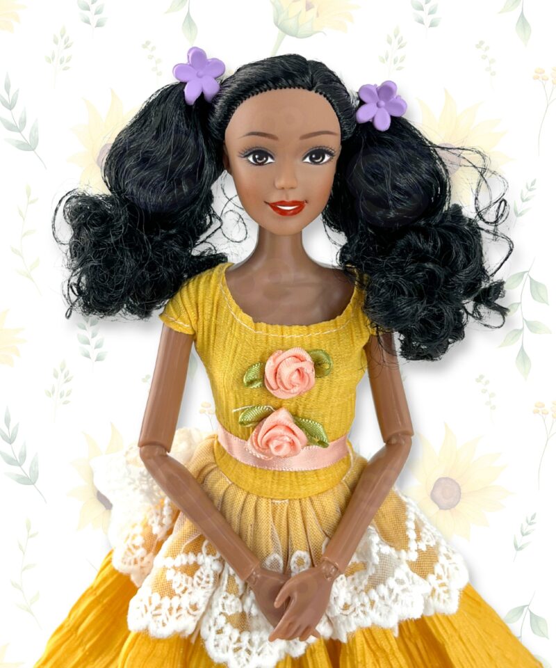 Kaunis nukk elegantses kleidis