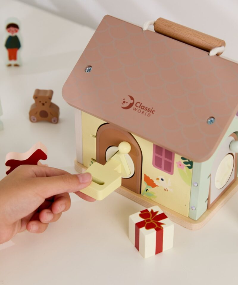 Puidust mängumaja arendab peenmotoorikat