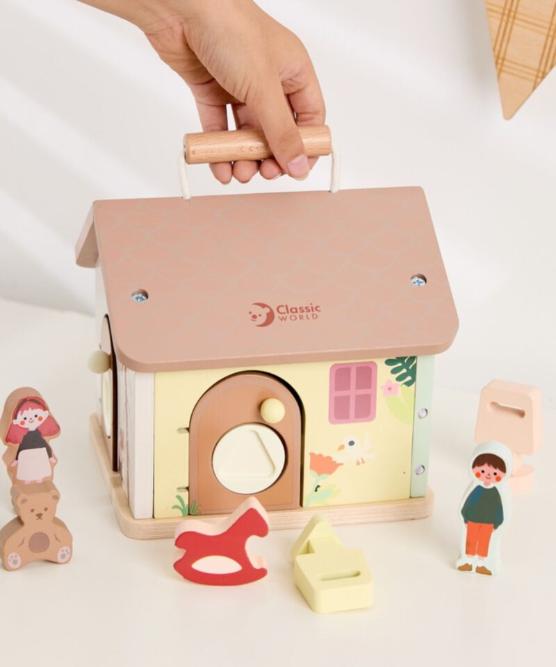 Mängumaja erksate värvide ja illustratsioonidega