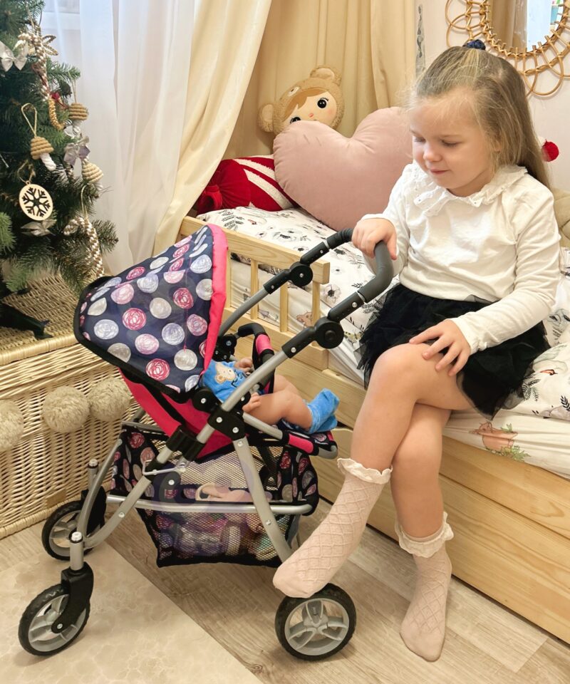 Stiilne nuku vanker mängimiseks