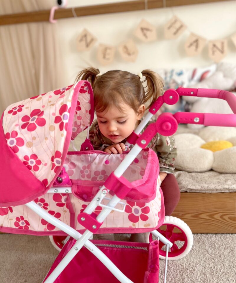 Stiilne nuku vanker toas