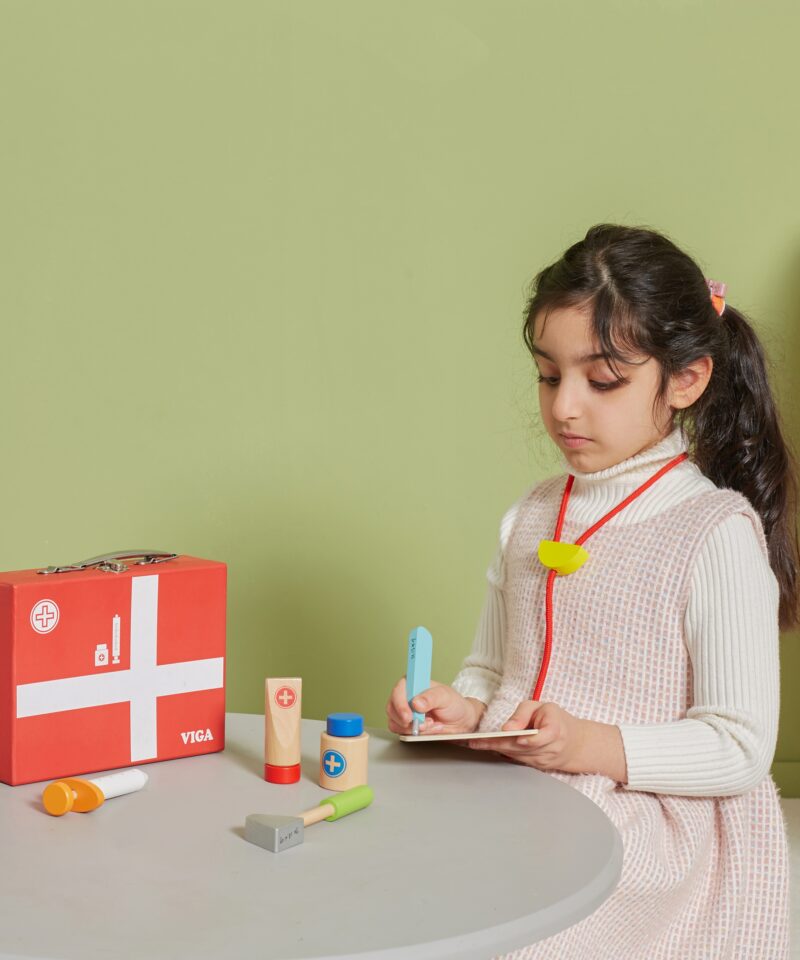 Lastele mõeldud puidust rollimäng