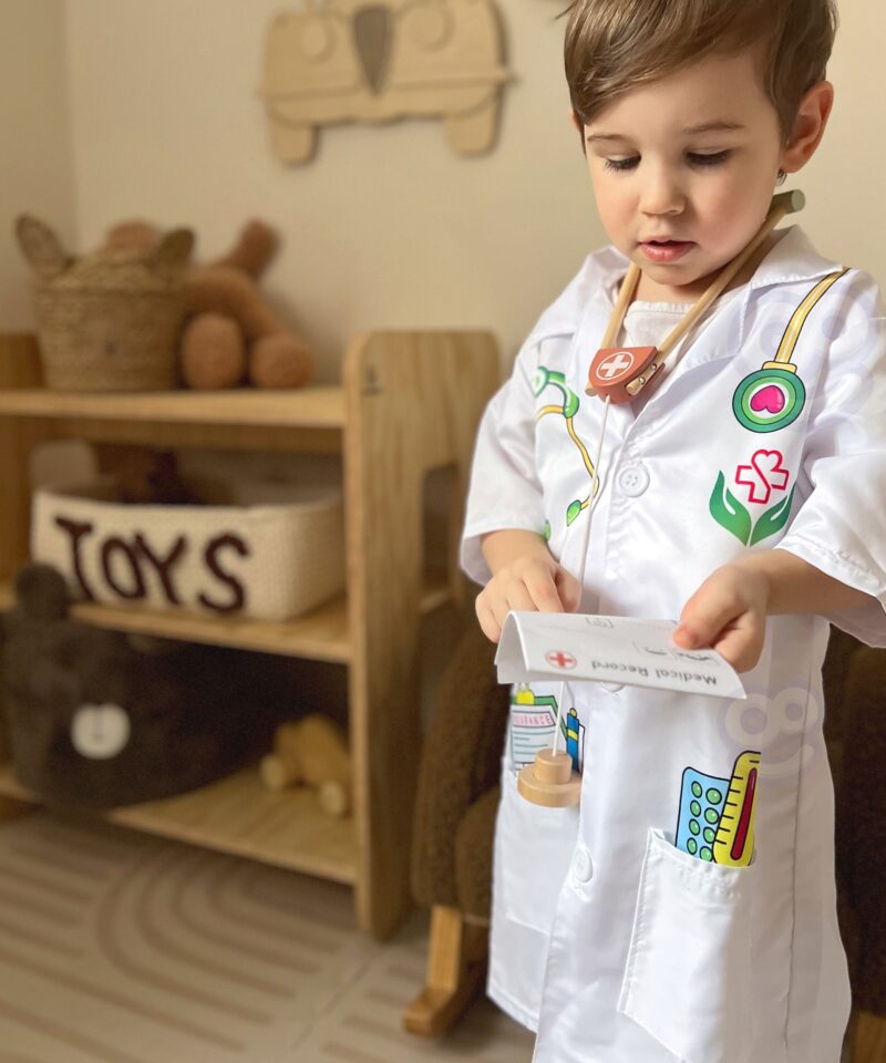 Arstikostüüm koos trükistega