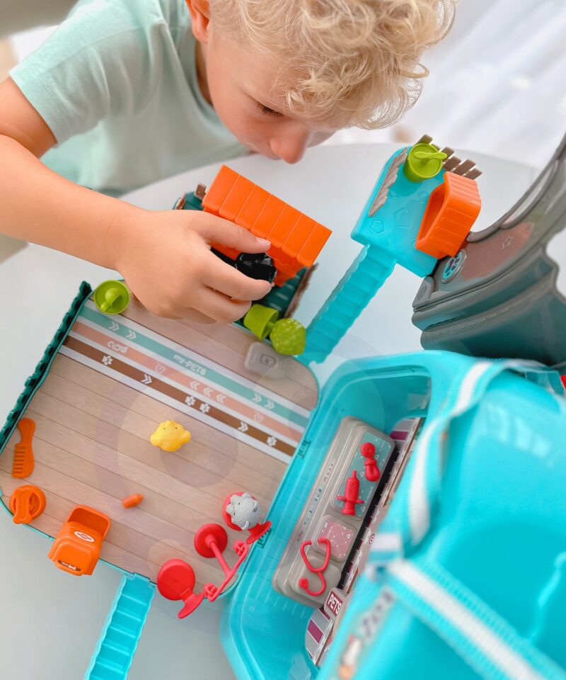 Kompaktne ja kaasaskantav veterinaari mängukomplekt