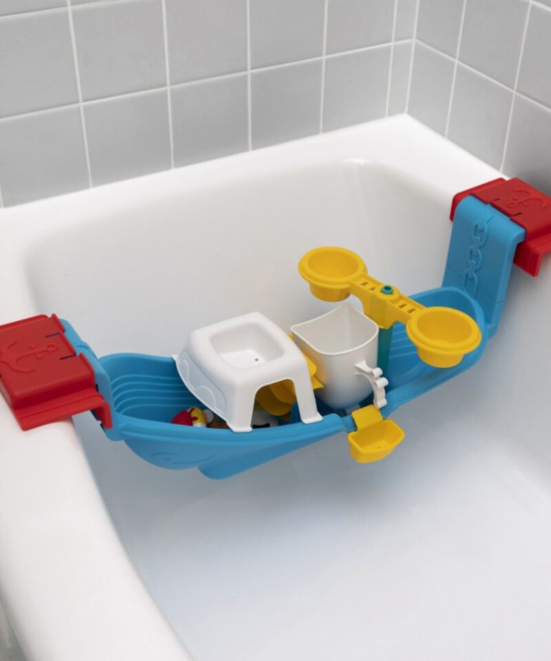 Vannilaeva komplekt kolme tegelasega