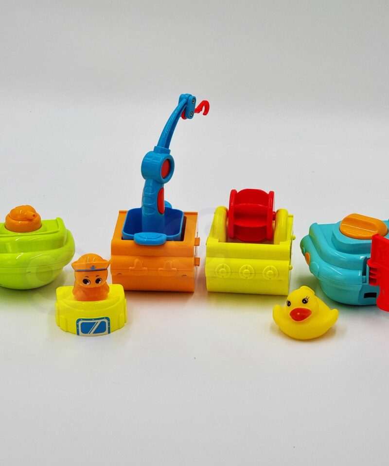 Värvikas laev ja kilpkonna figuur