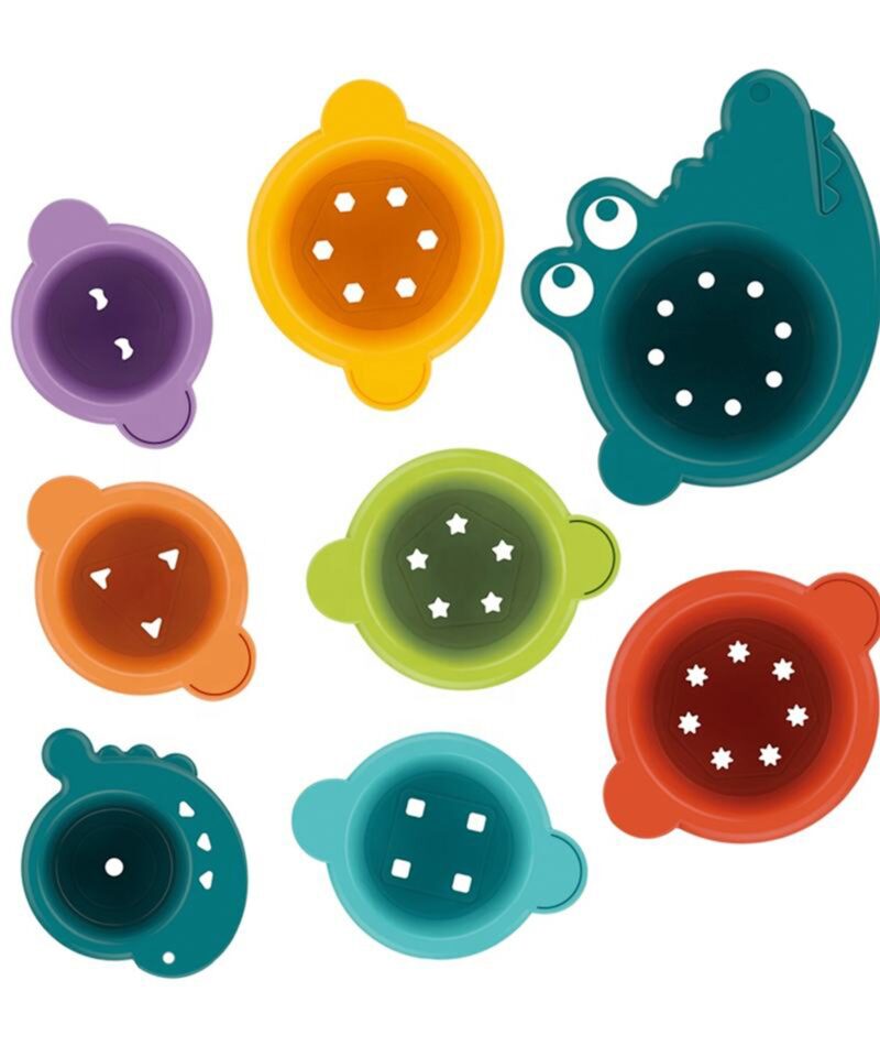 Lapsed mängivad veesõprade komplektiga