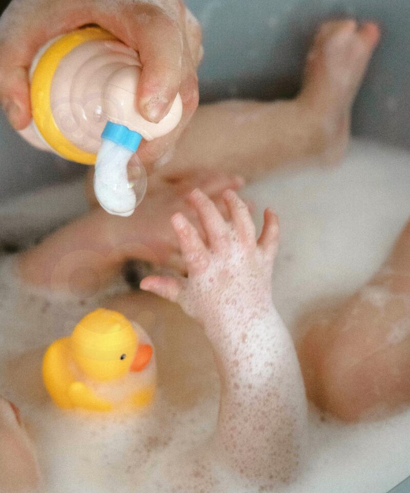 Värvikad vannimänguasjad väikestele kätele