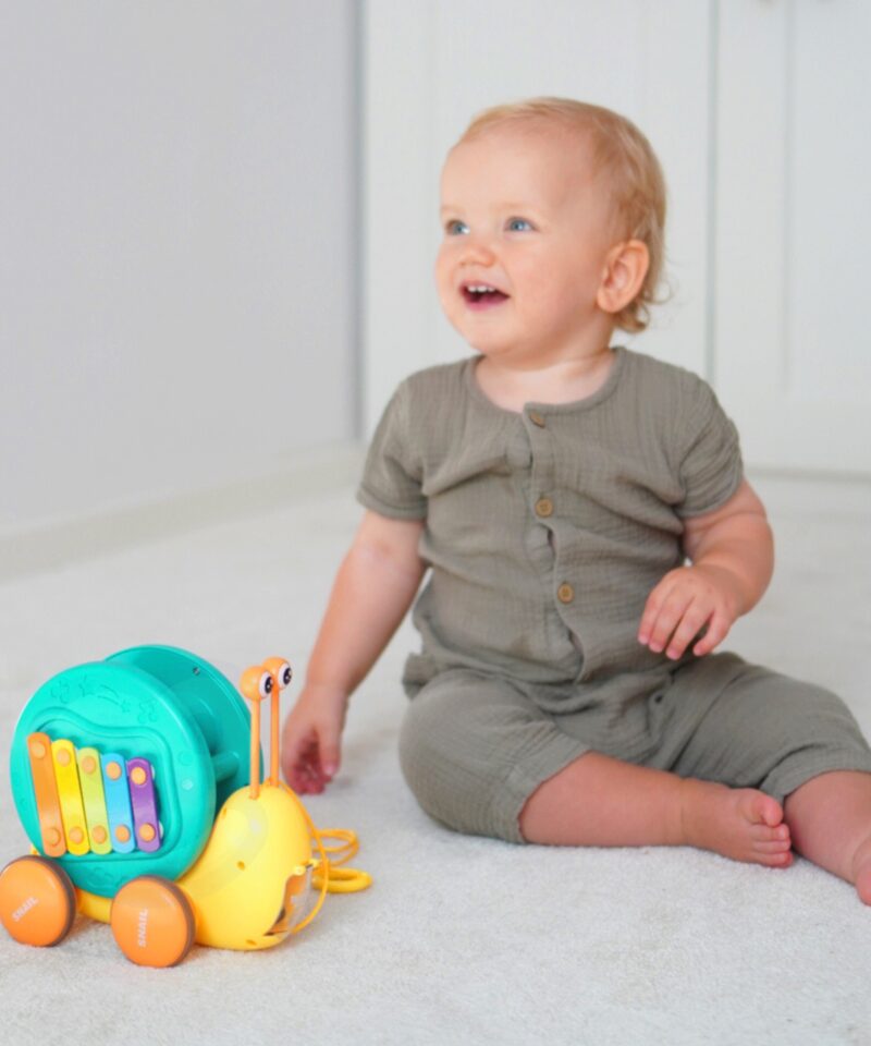 Erksavärviline mängutigu tõmbamiseks