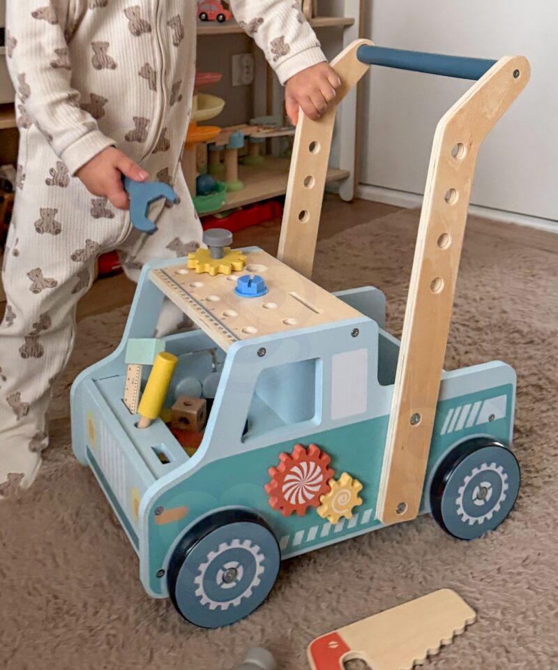 Kõndimisauto arendab lapse motoorikat